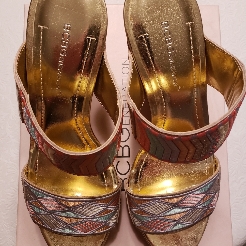 NIB BCBG CARMYN SLIDES SIZE 7.5